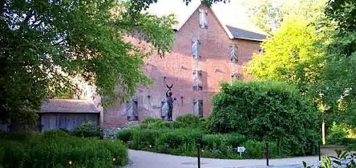 The Brandywine Museum of Art located on the banks of the Brandywine River 10 minutes east of Longwood Gardens showcases the work of Andrew Wyeth