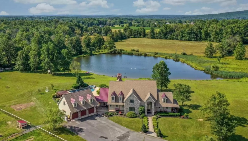 88 Buck Dr, Kintnersville, PA