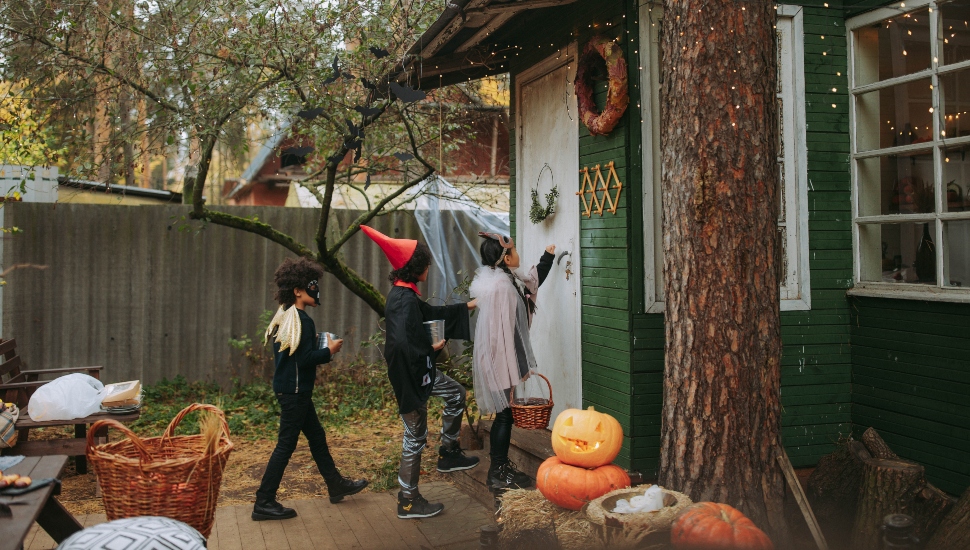 kids walking to a door