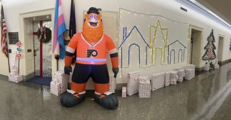 A life-sized Gritty, Wawa-wrapped gifts and Boathouse Row lights in the halls of the U.S, Capitol
