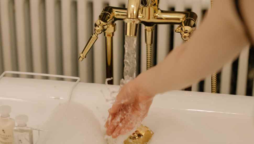 hand under running water
