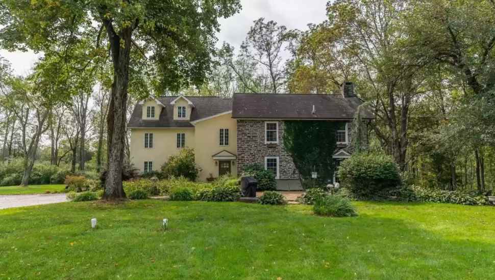 house with green lawn