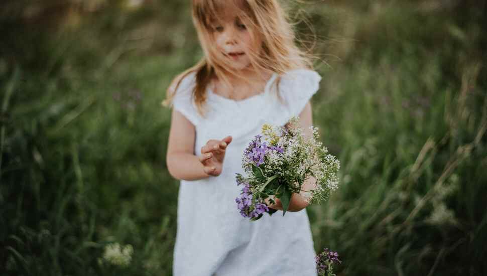 girl with flowers