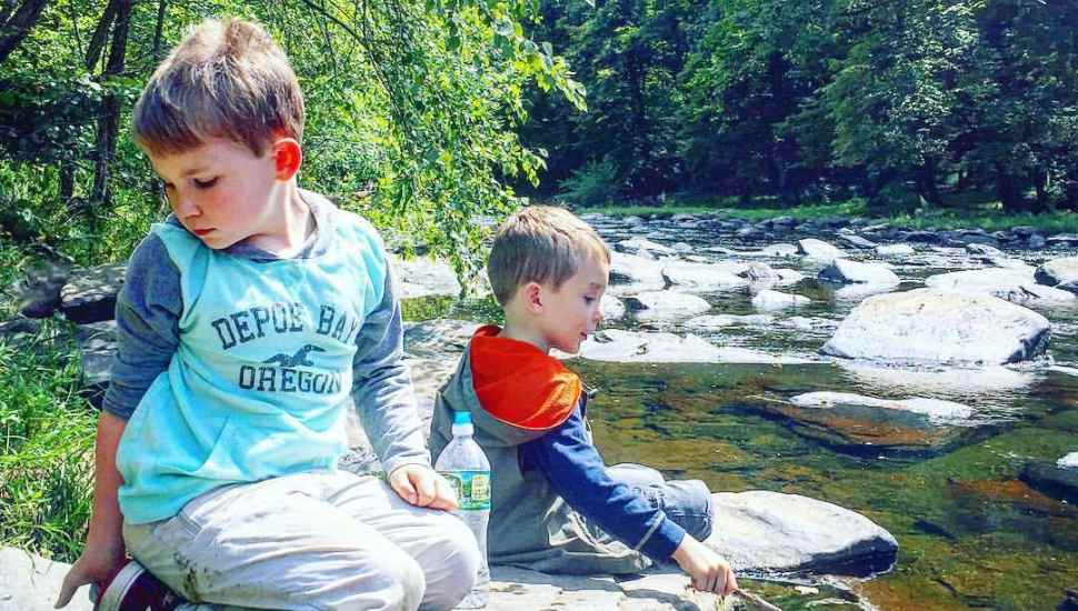 kids by water