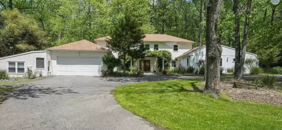 The front property of a home for sale in Middletown.