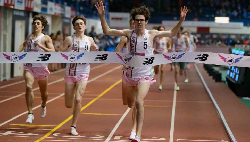 runner crossing tape