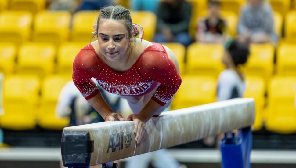 Emma Silberman performs on the balanced Beam