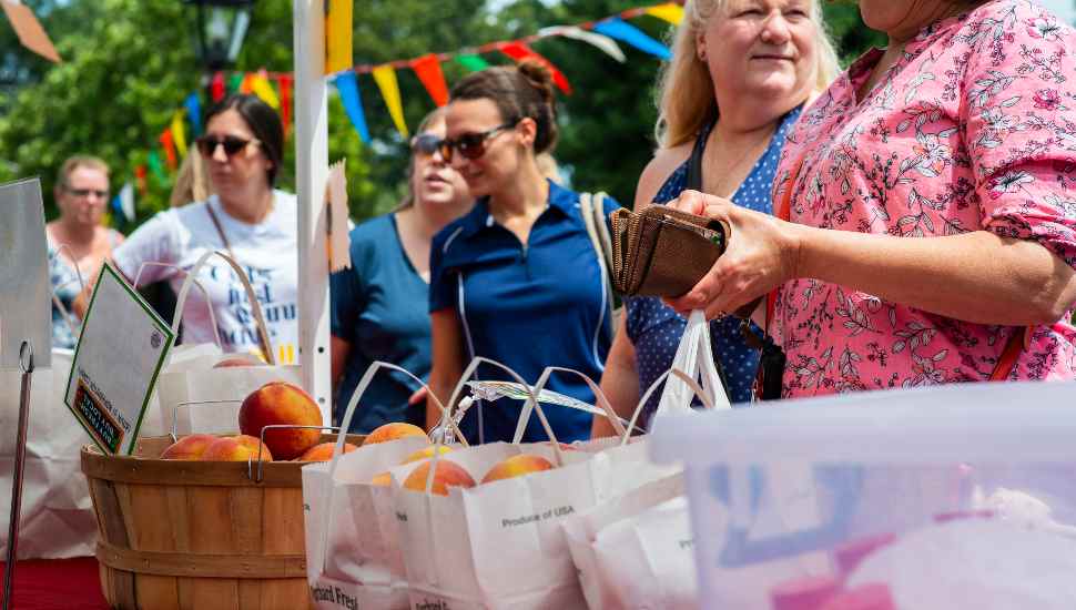 Peddler’s Village in August: Peachy-Keen