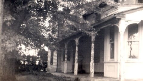 A black-and-white photo of the William Tennent House