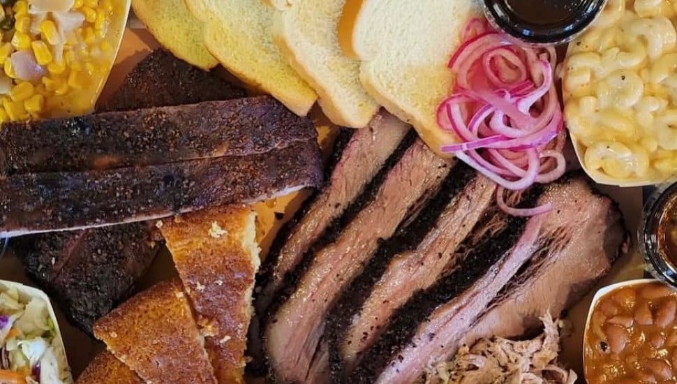 bbq platter of pork, cornbread, toast, mac & cheese, beans