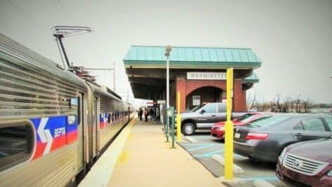 Warminster SEPTA trains tation