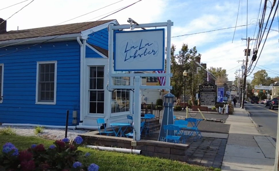 La La Lobster out front