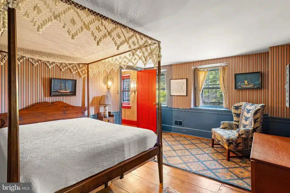 6693 Groveland Rd, Pipersville Bedroom