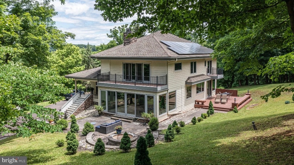 Exterior of 282 Aqueduct Rd in Washington Crossing, PA.