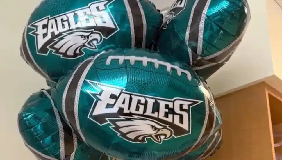 Eagles-themed balloons.
