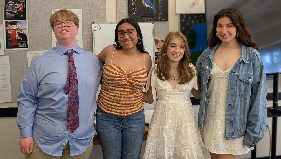 Group of four high school students who won journalism awards.