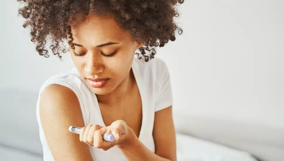 woman giving herself an insulin injection