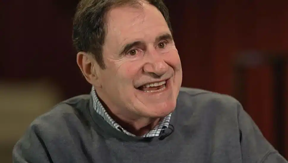 Richard Kind smiling.