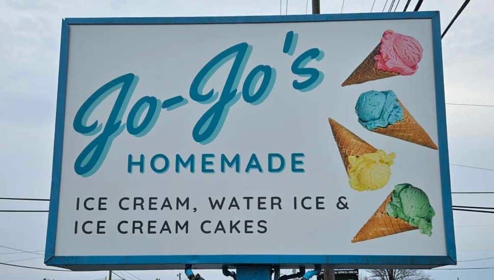 Sign for Jo-Jo's Ice Cream & Water Ice.