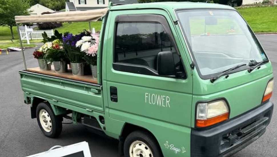 Little Sage Truck with its flower bar.