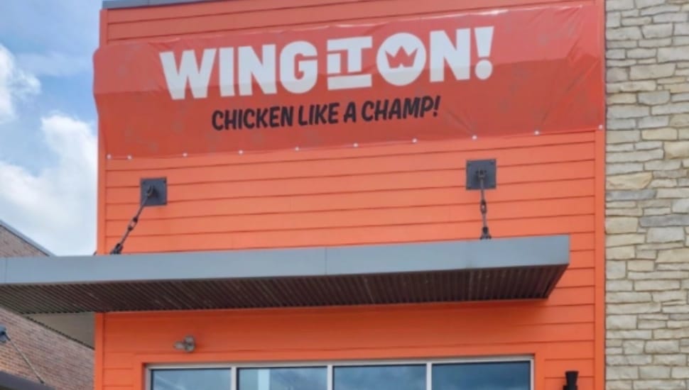 Wing It On sign.