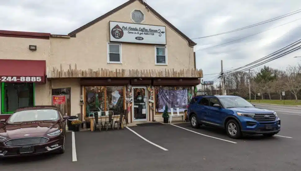 Pot Heads Coffee storefront.