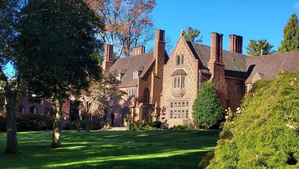 Amsterdam Couple Reimagines Wedding as Intimate Dinner Party in Doylestown
