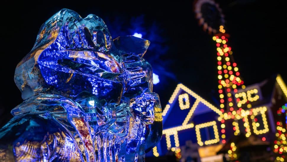Ice sculpture at Peddler's Village.