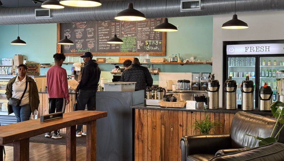 Customers at So Fresh So Green Cafe.