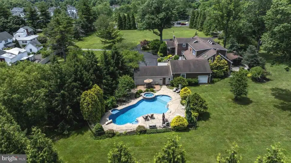 2201 Denbeigh Dr
