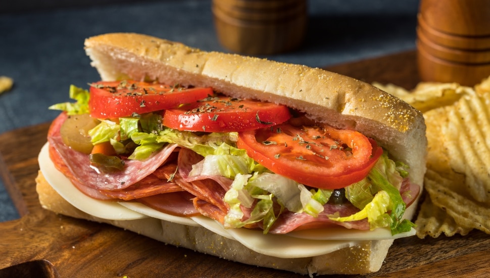 Philadelphiaโs Most Iconic Dishes: Hoagies, Cheesesteaks, and More Must-Tries